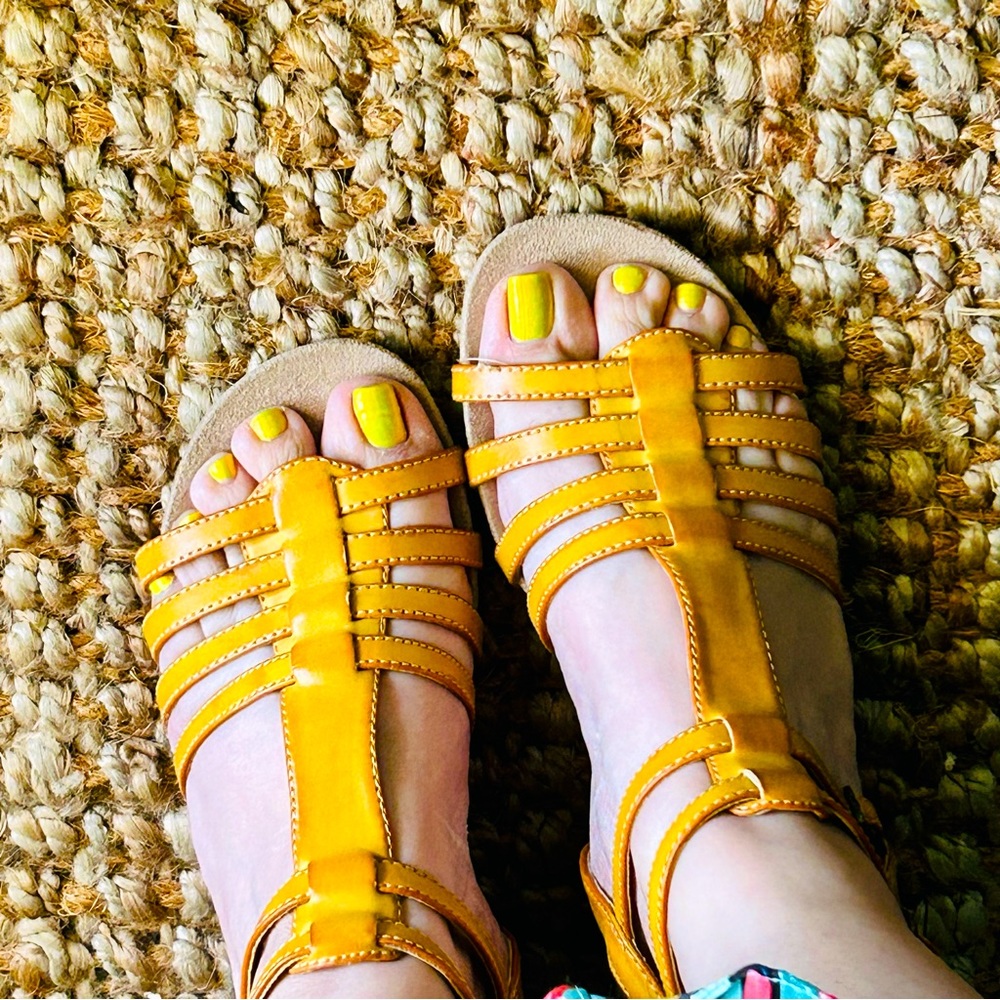 Mossimo Supply Co yellow 3” strappy wedge heel sandals Size 8. EUC